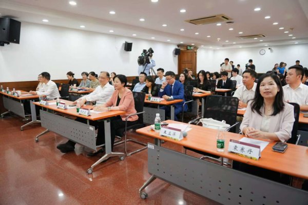 台湾后生法律东谈主才在上海“毕业”了！